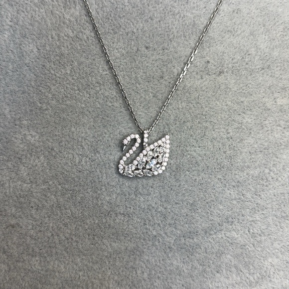 Swarovski Iconic Swan Necklace Swan Chain Swan White, Rhodium Plated 5411791 - Picture 3 of 4